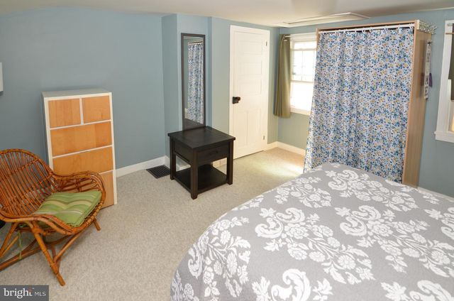 122 E BURLINGTON ST, Bordentown, NJ 08505