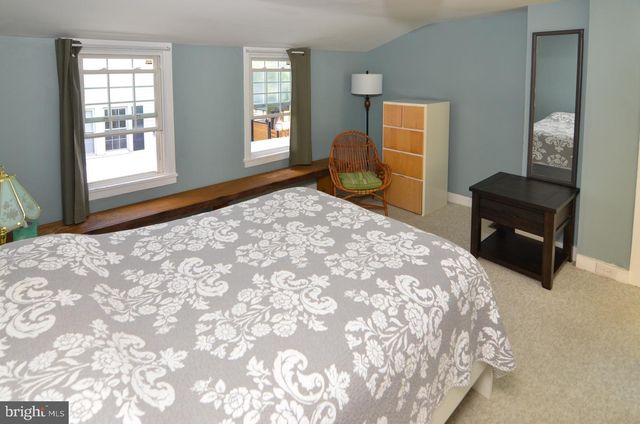 122 E BURLINGTON ST, Bordentown, NJ 08505