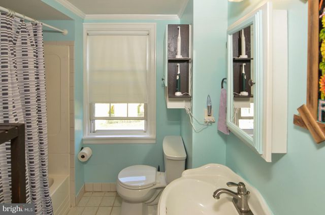 122 E BURLINGTON ST, Bordentown, NJ 08505