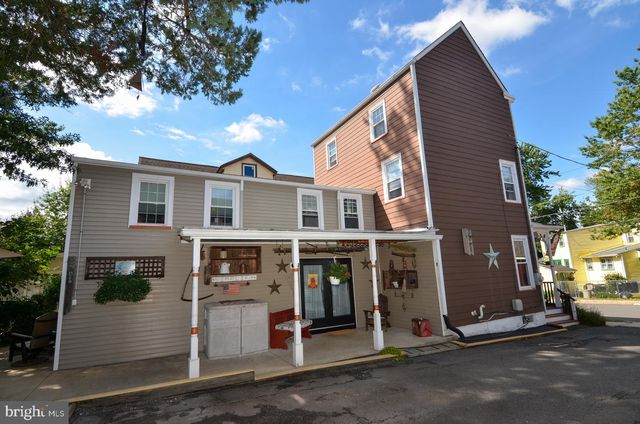 122 E BURLINGTON ST, Bordentown, NJ 08505