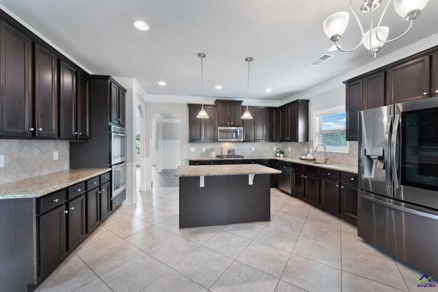 606 Shoshone Circle, Kathleen, GA 31047