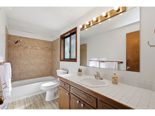 4411 DILLARD Rd, Eugene, OR 97405