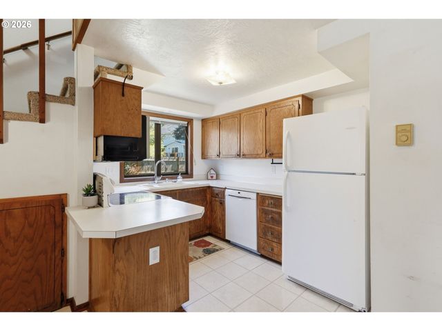 4411 DILLARD Rd, Eugene, OR 97405