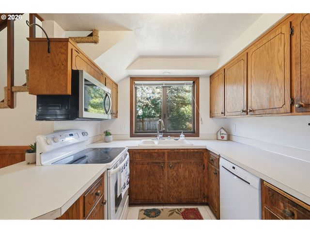 4411 DILLARD Rd, Eugene, OR 97405