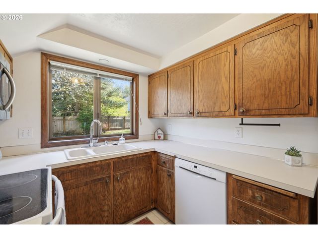 4411 DILLARD Rd, Eugene, OR 97405