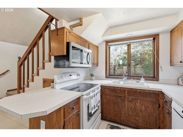 4411 DILLARD Rd, Eugene, OR 97405