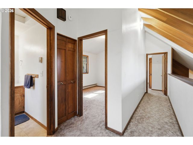 4411 DILLARD Rd, Eugene, OR 97405