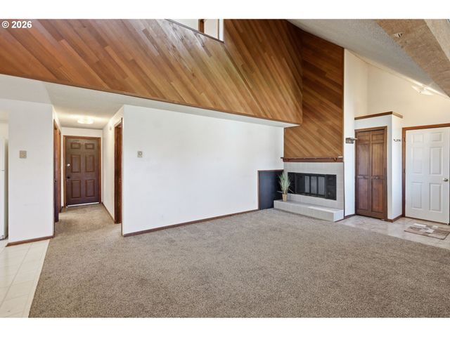 4411 DILLARD Rd, Eugene, OR 97405