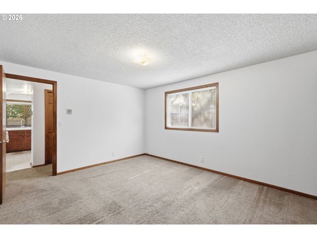 4411 DILLARD Rd, Eugene, OR 97405