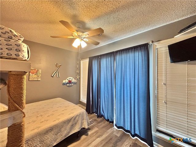 438 S 15th Street, Port O'connor, TX 77982