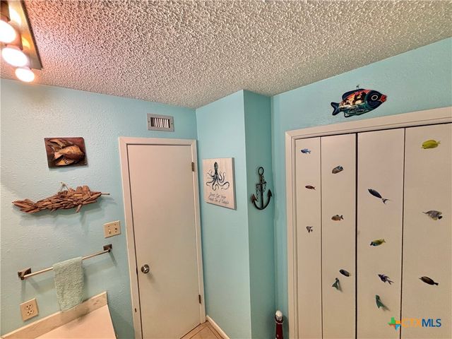 438 S 15th Street, Port O'connor, TX 77982