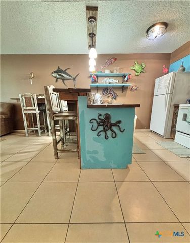 438 S 15th Street, Port O'connor, TX 77982