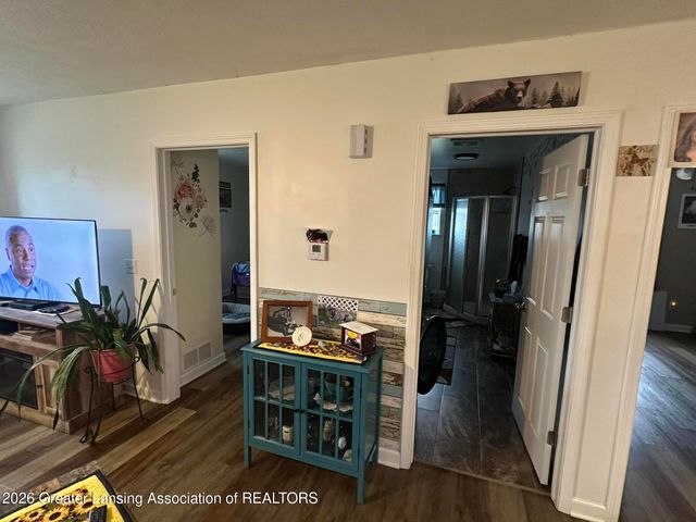 4215 N Smith Road, Dimondale, MI 48821