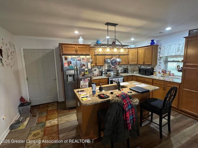 4215 N Smith Road, Dimondale, MI 48821