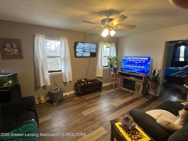 4215 N Smith Road, Dimondale, MI 48821