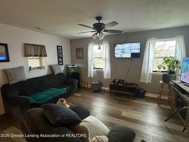 4215 N Smith Road, Dimondale, MI 48821