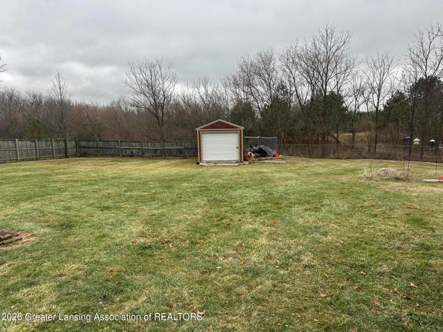 4215 N Smith Road, Dimondale, MI 48821