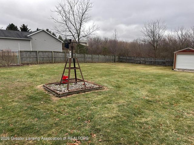 4215 N Smith Road, Dimondale, MI 48821