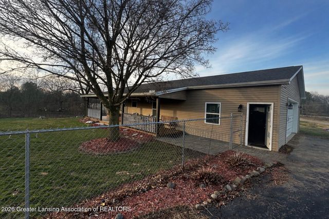 4215 N Smith Road, Dimondale, MI 48821