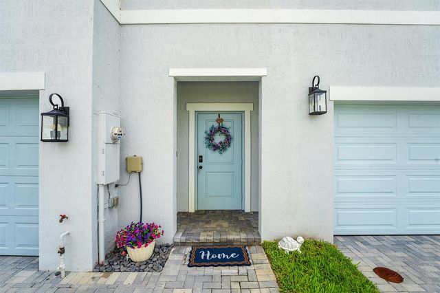 755 NE Trailside Run, Port St. Lucie, FL 34983