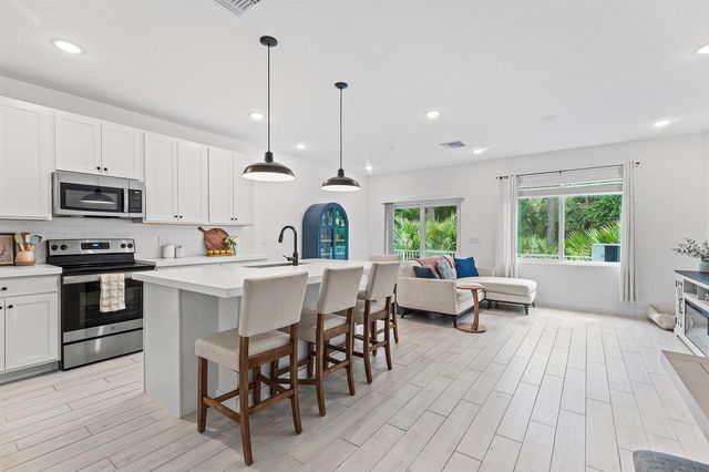 755 NE Trailside Run, Port St. Lucie, FL 34983