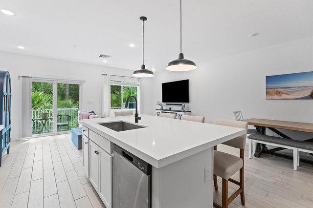 755 NE Trailside Run, Port St. Lucie, FL 34983