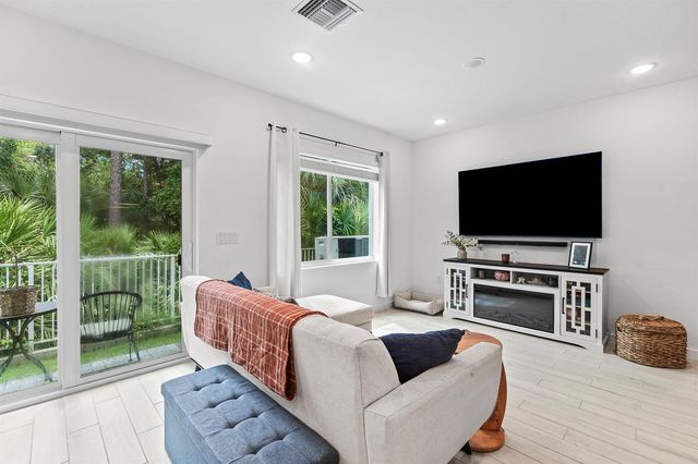 755 NE Trailside Run, Port St. Lucie, FL 34983