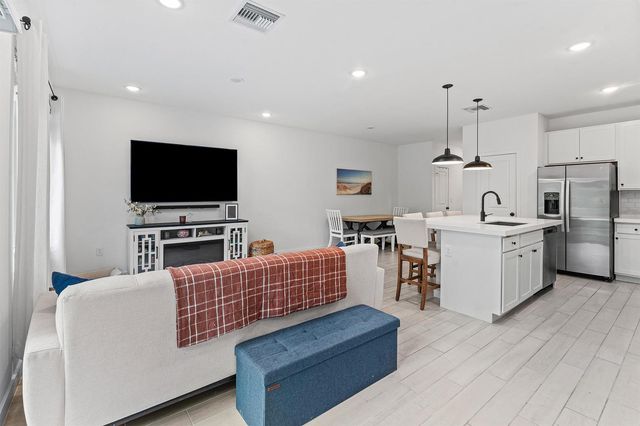 755 NE Trailside Run, Port St. Lucie, FL 34983