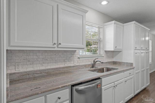 8134 Menorca St, Navarre, FL 32566