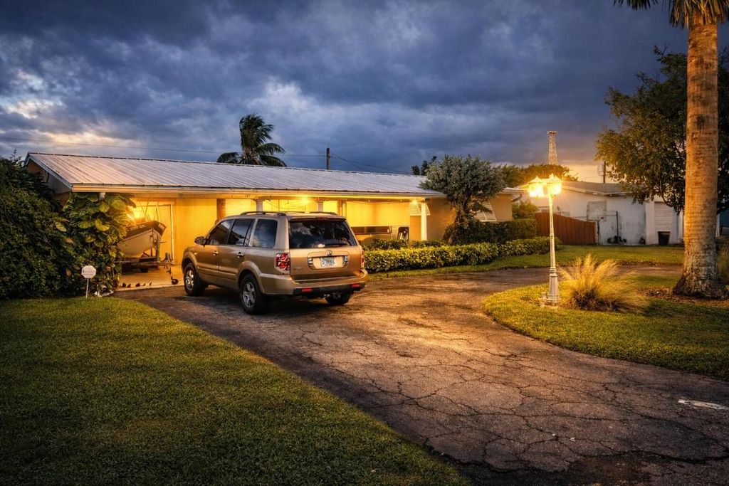 3526 Elizabeth Road, Lake Worth Beach, FL 33461