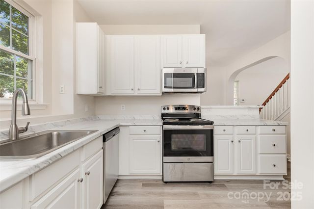 8390 Chaceview Court, Charlotte, NC 28269