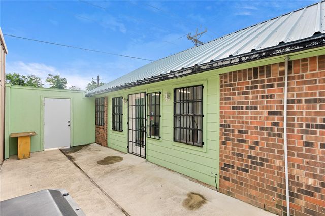 210 & 212 S Tammye Lane, Madisonville, TX 77864