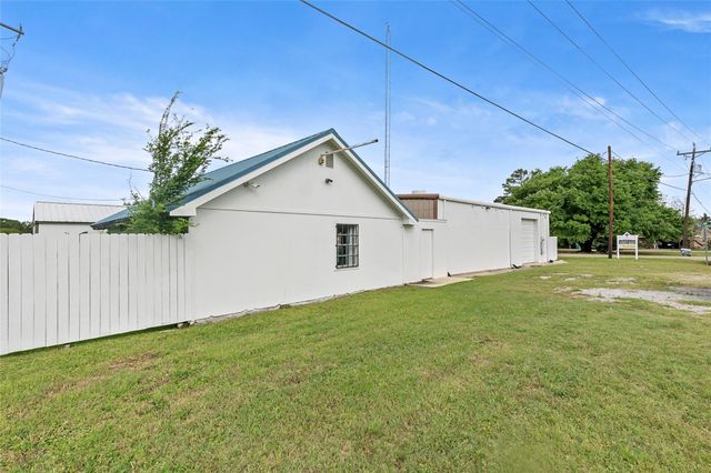 210 & 212 S Tammye Lane, Madisonville, TX 77864