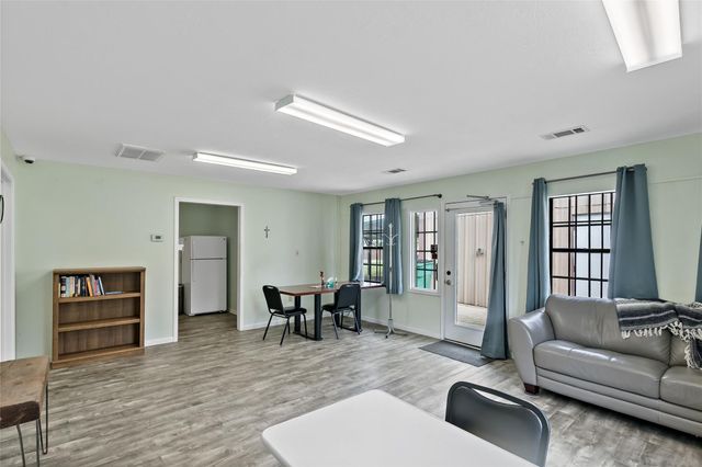 210 & 212 S Tammye Lane, Madisonville, TX 77864