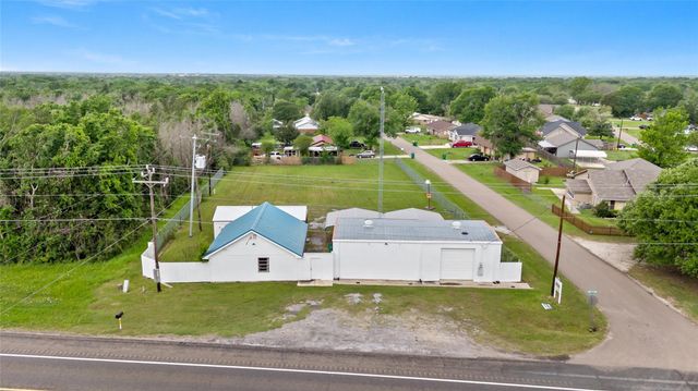 210 & 212 S Tammye Lane, Madisonville, TX 77864