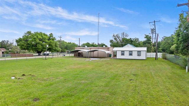 210 & 212 S Tammye Lane, Madisonville, TX 77864