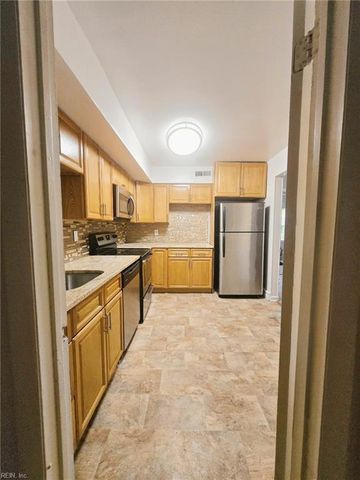 5813 W Hastings CT, Virginia Beach, VA 23462