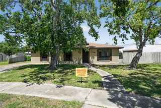 106 Terlingua Dr, Portland, TX 78374