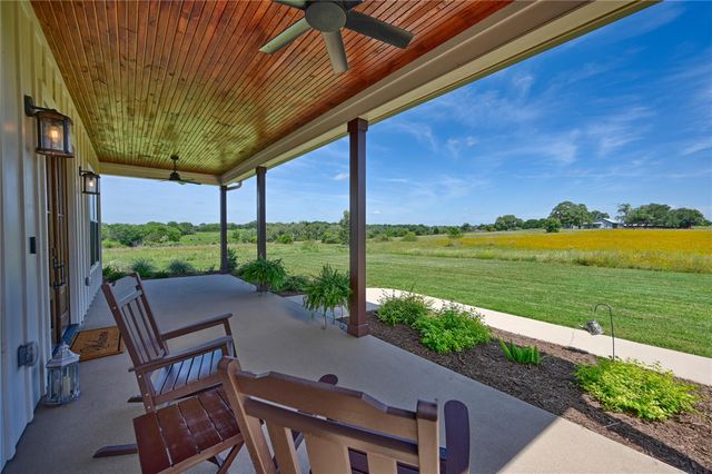 2165 County Road 250 RD, Weimar, TX 78962