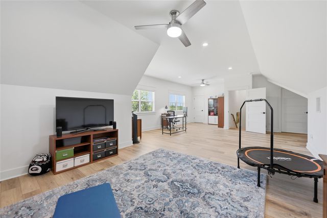 2165 County Road 250 RD, Weimar, TX 78962