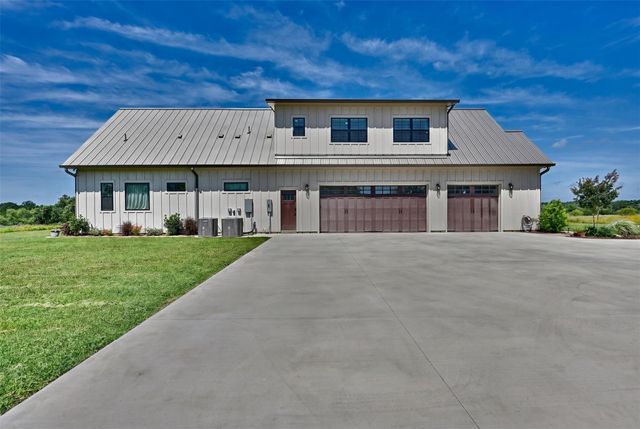 2165 County Road 250 RD, Weimar, TX 78962