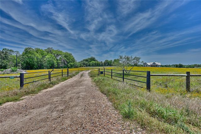 2165 County Road 250 RD, Weimar, TX 78962