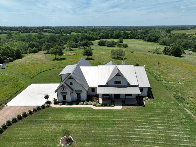 2165 County Road 250 RD, Weimar, TX 78962