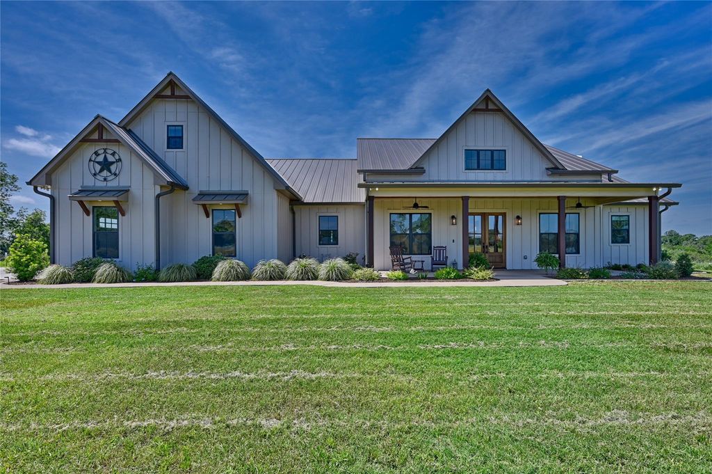 2165 County Road 250 RD, Weimar, TX 78962