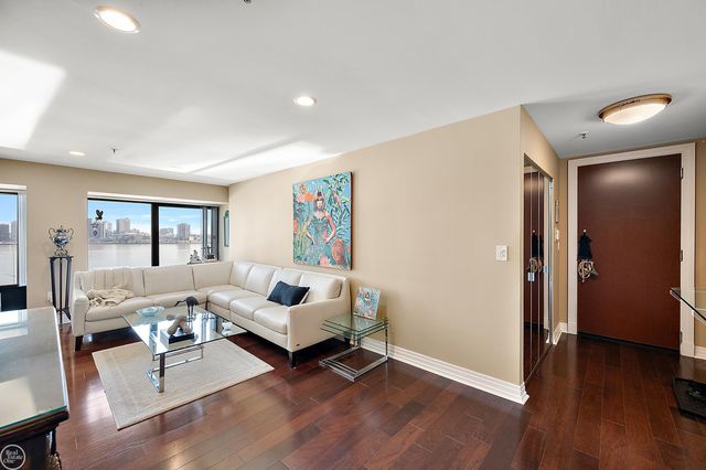 1001 W Jefferson Ave Unit 7B Avenue, Detroit, MI 48226