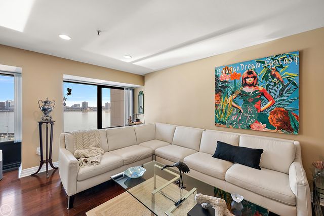 1001 W Jefferson Ave Unit 7B Avenue, Detroit, MI 48226