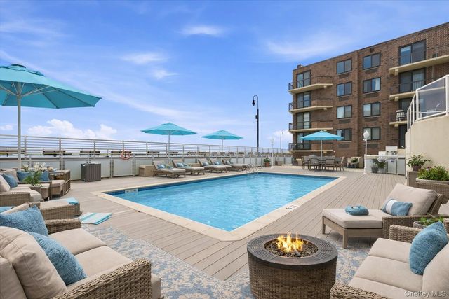 750 W Broadway 4Q, Long Beach, NY 11561