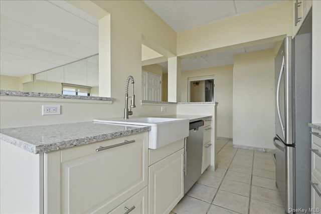 750 W Broadway 4Q, Long Beach, NY 11561