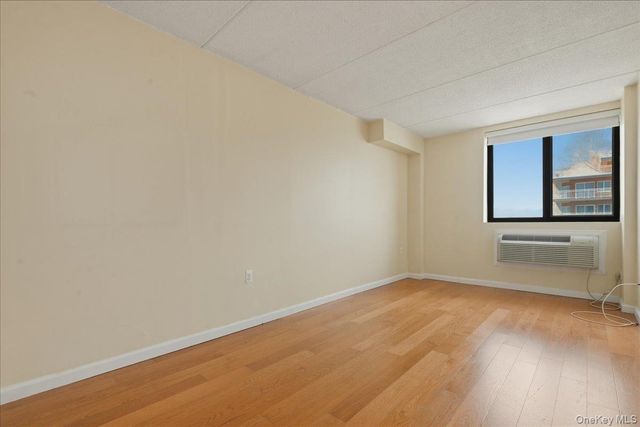 750 W Broadway 4Q, Long Beach, NY 11561