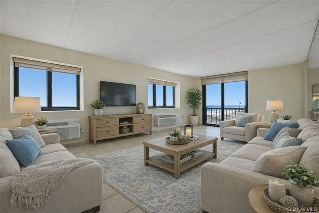 750 W Broadway 4Q, Long Beach, NY 11561
